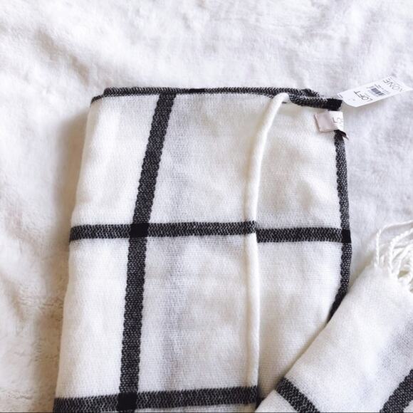 LOFT White Plaid Fringe Wrap Scarf - Picture 4 of 6